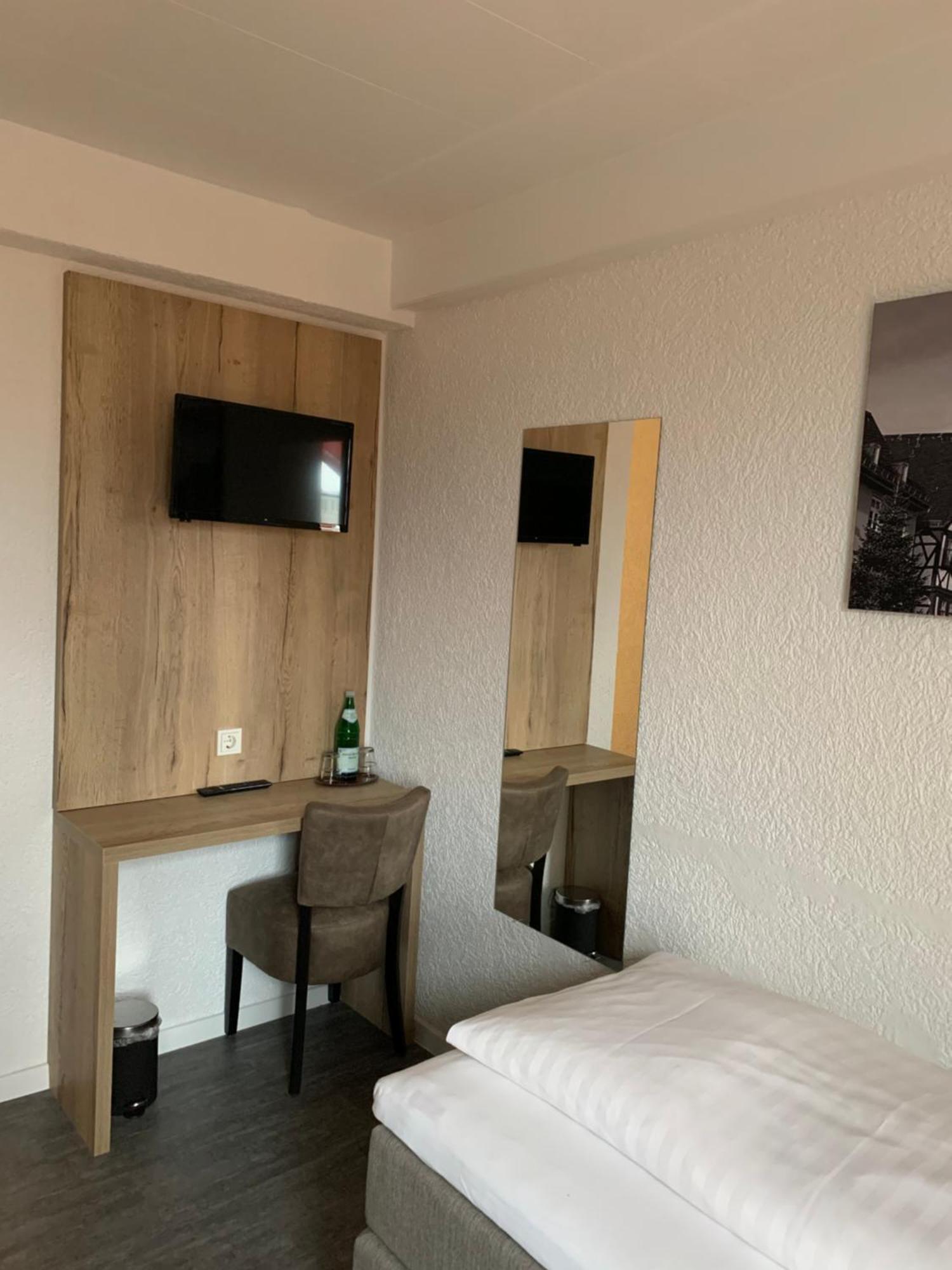 Hotel B4 Limburg an der Lahn Quarto foto
